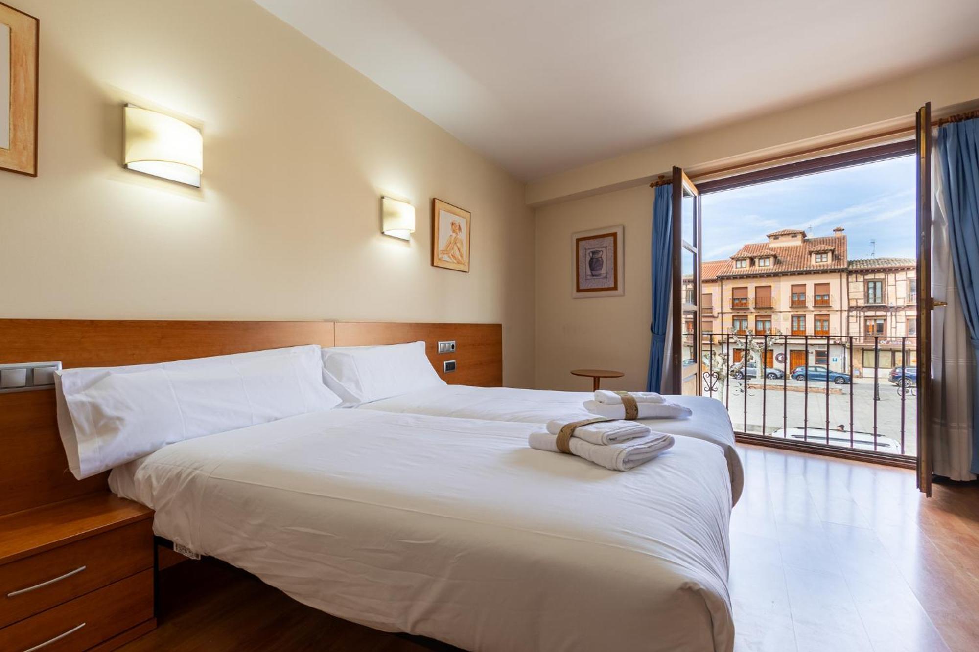 Insidehome Zaravencia Plaza Mayor Toro Bagian luar foto