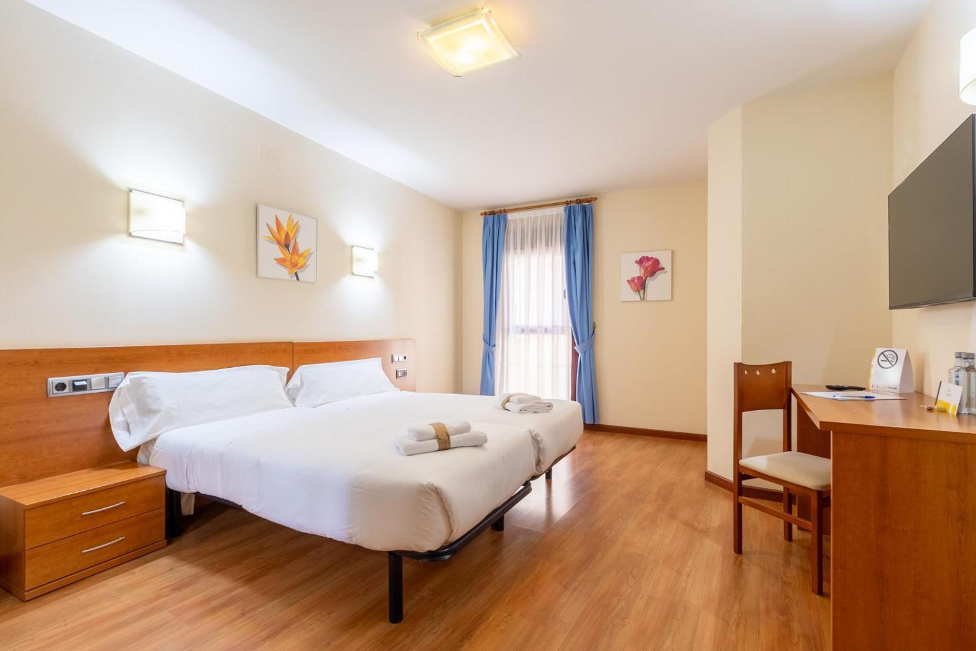 Insidehome Zaravencia Plaza Mayor Toro Bagian luar foto