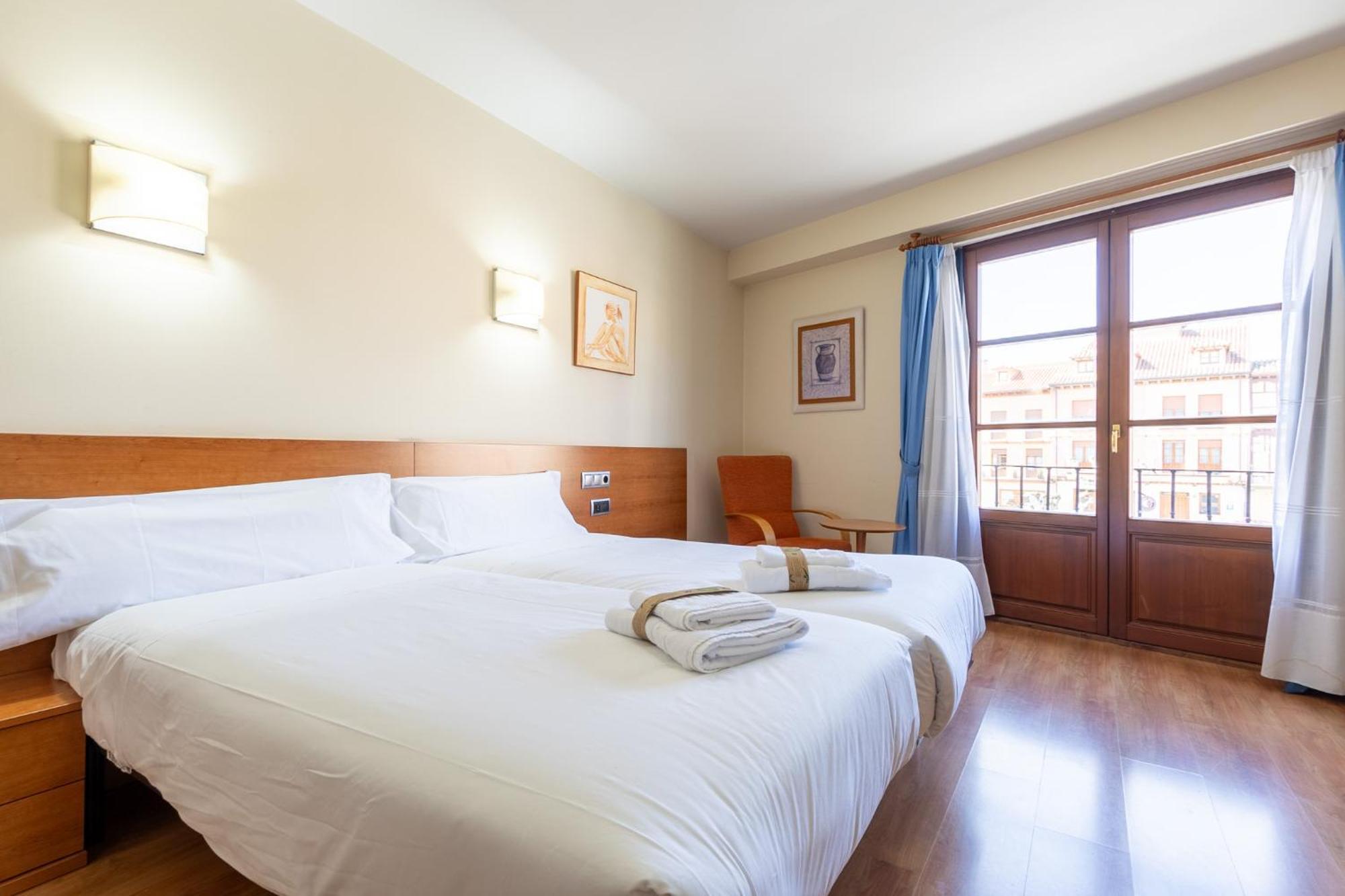 Insidehome Zaravencia Plaza Mayor Toro Bagian luar foto